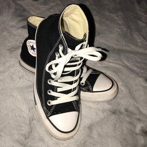Black high top Converse size 6